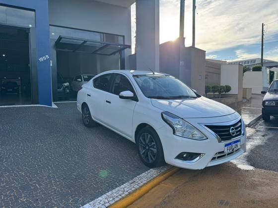 NISSAN VERSA 1.6 16V FLEX SL 4P XTRONIC NISSAN VERSA 1.6 16V FLEX SL 4P XTRONIC